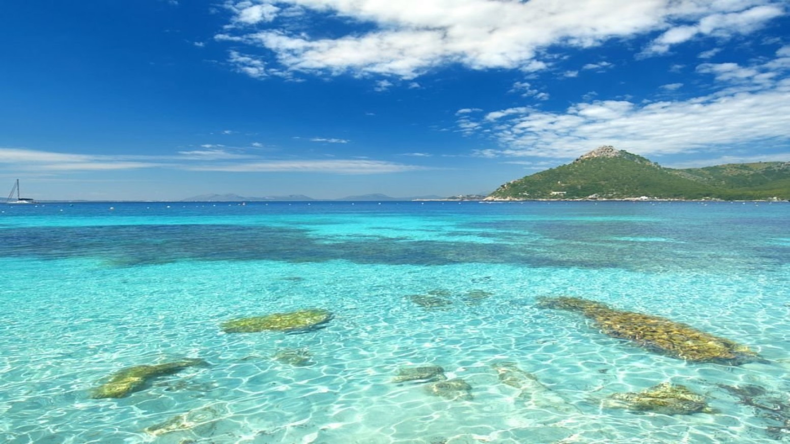 Visita en barco la península de Formentor y disfruta de su maravillosa playa